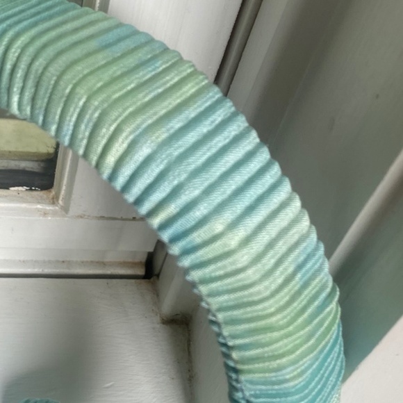 Urban Outfitters Tie Dye Pleated Padded Headband - Picture 2 of 3